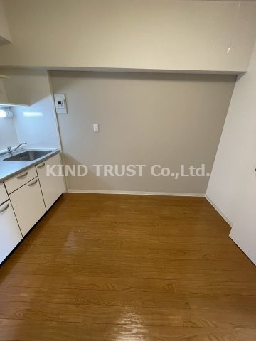 ジオナ天神橋の居間・リビング|こちらのリビングで趣味の時間をお楽しみください