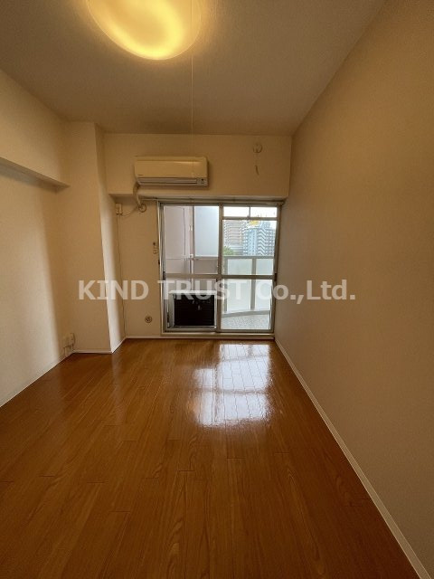 ジオナ天神橋の居間・リビング|こちらのリビングで趣味の時間をお楽しみください