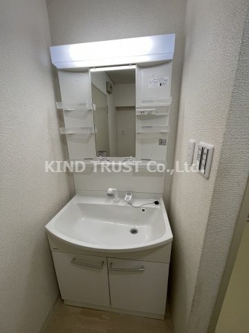 ジオナ天神橋の洗面所|ゆったりとスペースのある洗面所