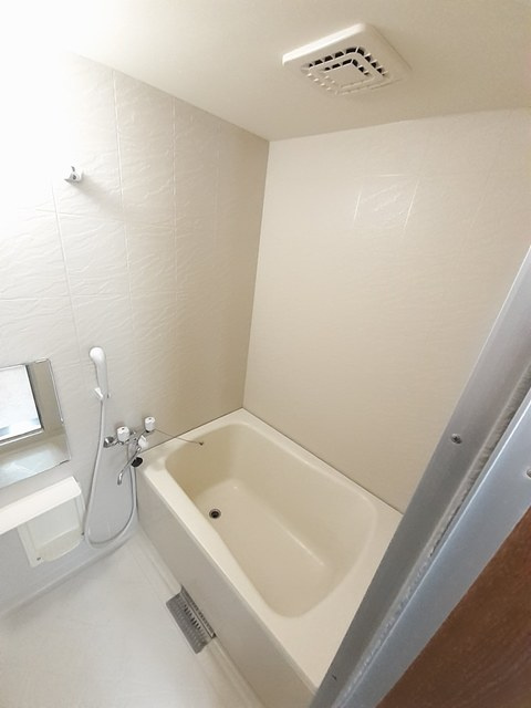 プログレス Aの浴室