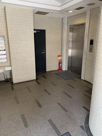 ハーブ神田ビルのエントランス