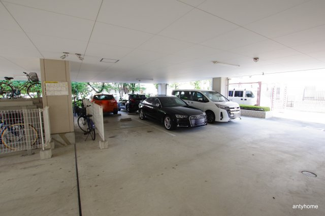 アーデン江坂3　仲介手数料無料の駐車場
