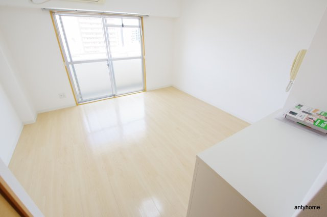 アーデン江坂3　仲介手数料無料の居間・リビング