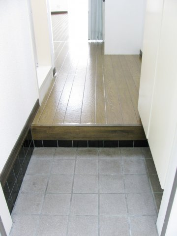 カーサヴェルデの玄関|※写真は同タイプの別室になります