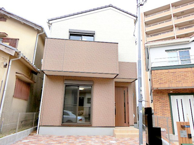 【外観】 | 吹田市千里山竹園2丁目　新築一戸建 | 【現地写真】 シンプルで落ち着きのある建物は住むかたの個性でオリジナルなものになっていきます♪