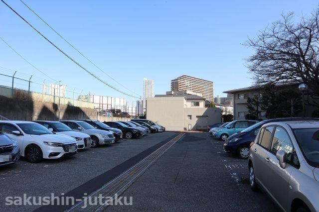 津田沼パークハウスＢ棟の駐車場