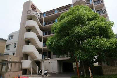 【外観】 | エンゼルハイム千里　中古マンション | 【現地写真】
鉄筋コンクリート造の24戸♪
