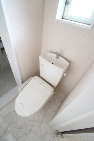 ユナイト 川崎ルドルフの杜のトイレ|同アパートの参考写真です。