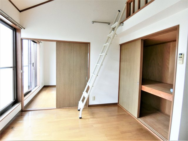 大網白里市南横川アパートの洋室