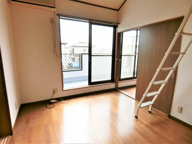 大網白里市南横川アパートの洋室