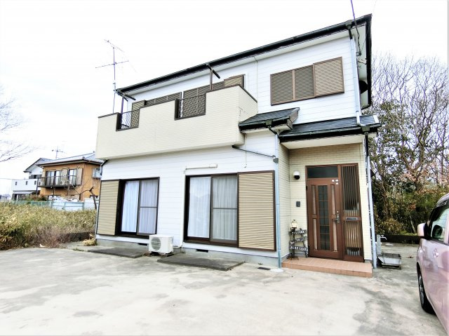 大網白里市南横川アパートの駐車場