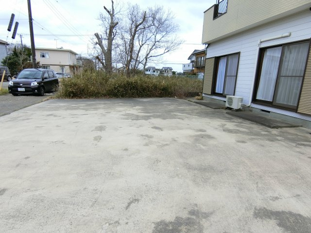 大網白里市南横川アパートの駐車場