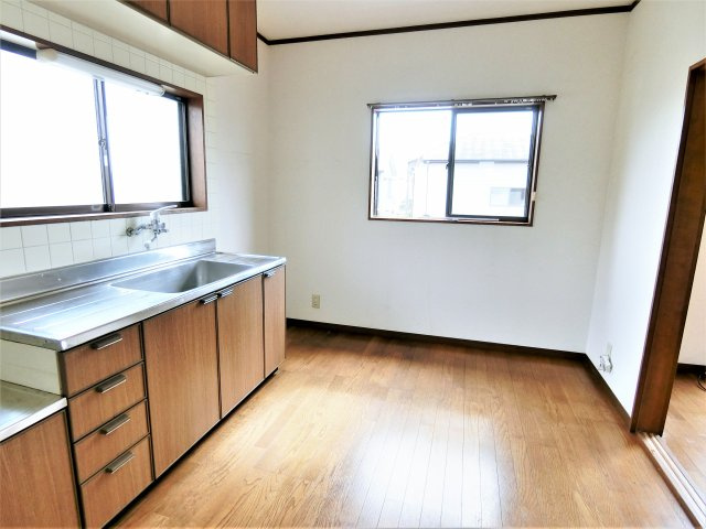 大網白里市南横川アパートの居間・リビング