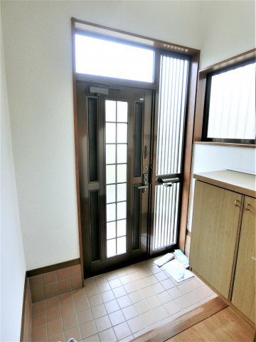 大網白里市南横川アパートの玄関