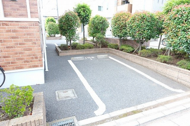 サンリット　ヒルIの駐車場