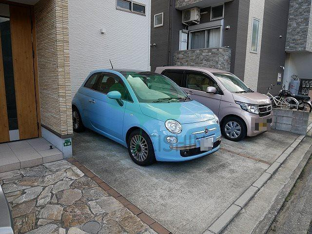 アイディール竹下の駐車場