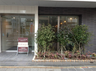 【エントランス】 | 緑の管理がしっかりされたエントランス