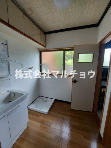 朝来一戸建の洗面所|ゆったりとスペースのある洗面所