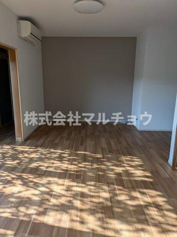 朝来一戸建の居間・リビング|ゆったりとしたリビングです