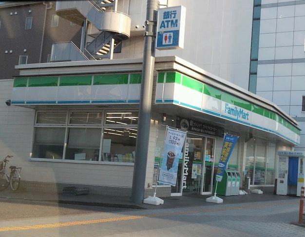 SHG島崎の周辺|【コンビニエンスストア】ファミリーマート津駅前店まで749ｍ