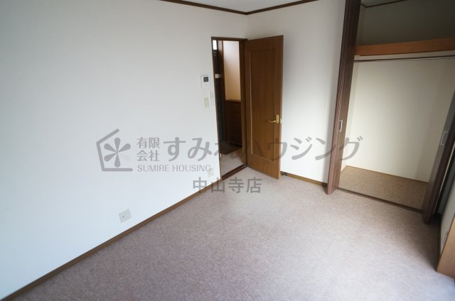 クオリティ宝塚の居間・リビング