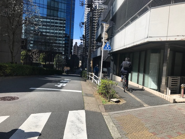 ストークマンション新宿の駐車場