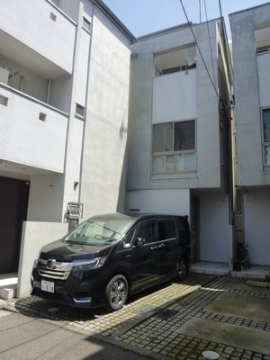 【外観】 | 和田一丁目中古戸建 | 清潔感あふれる白を基調とした建物です。