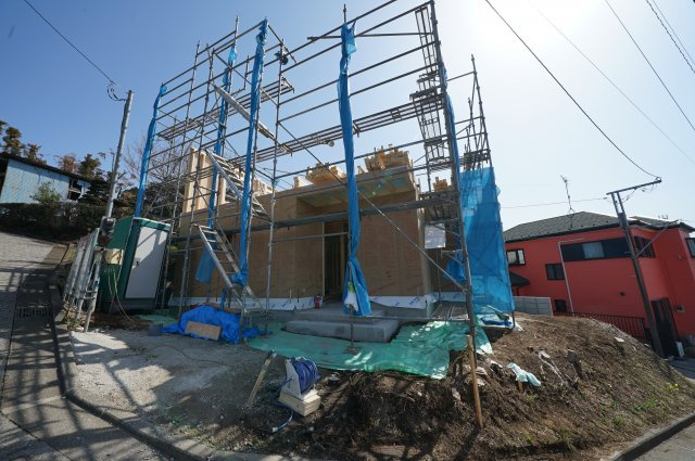 北西角地につき陽当り・通風良好！ＬＤＫ１８帖の４ＬＤＫ。保土ヶ谷区上菅田町　新築戸建ての外観