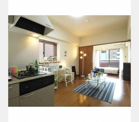 【居間・リビング】 | ADONIS COURT | ゆったり過ごせるリビングです