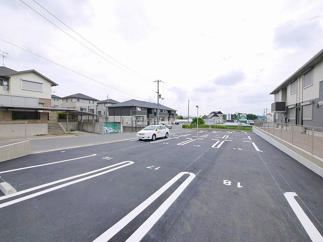 Excellence（エクセレンス）の駐車場|駐車場完備です