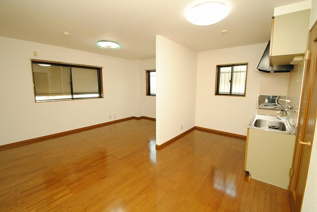 ＲＡ長門石の居間・リビング|同物件類似写真