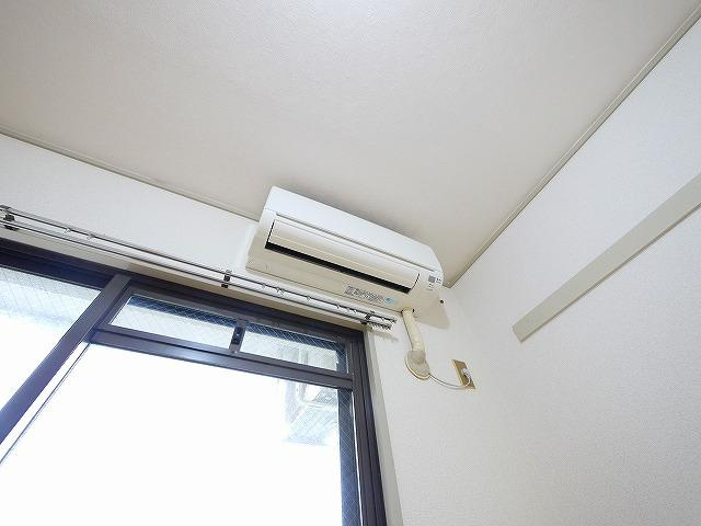 シャーウッドの設備|クーラーが付いてます。