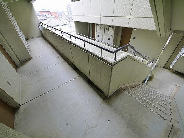 シャーウッドのその他共用部分|階段廻りです。