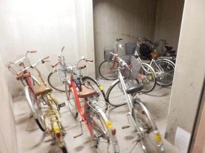 グランコスモ御所東の駐車場|駐輪場