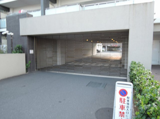 【駐車場】 | 駐車場の出入口です。