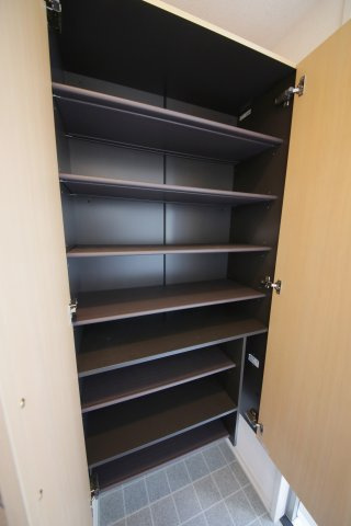 レガーロアサヒの玄関
