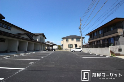 【駐車場】 | エターナル　レーヴ