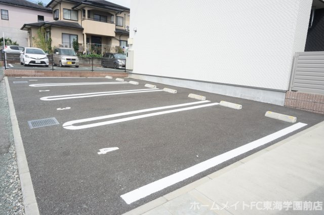 合志市須屋のアパートの駐車場