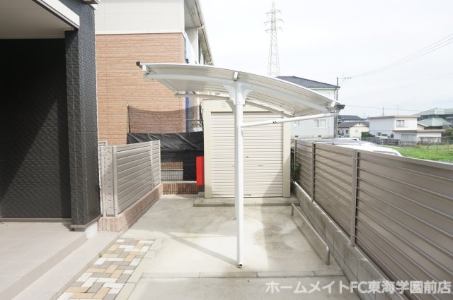 合志市須屋のアパートのエントランス