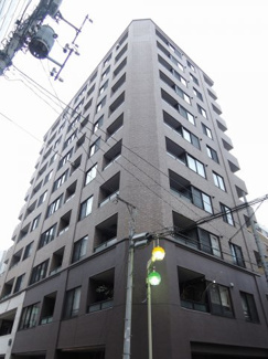 【外観】 | 総戸数５２戸、平成１３年５月築、管理人は日勤勤務につき管理体制良好です♪