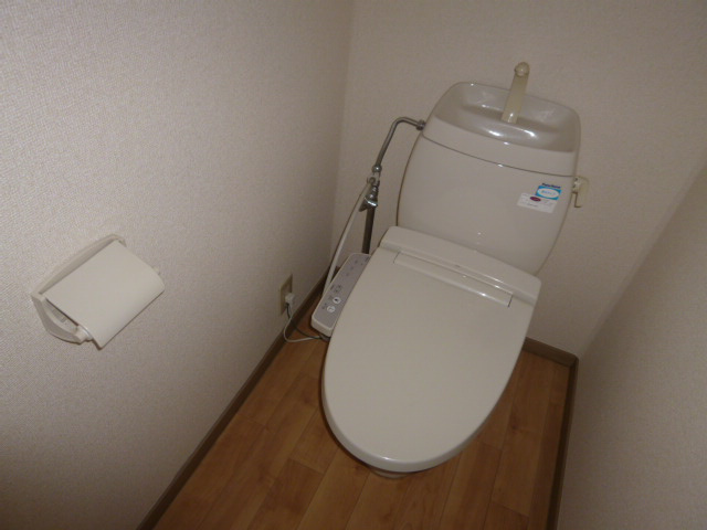 レイモンドサンヴィレッジＡのトイレ|温水洗浄便座