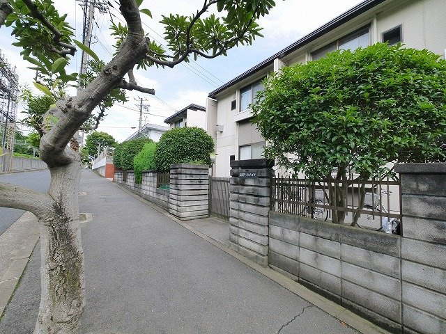 富雄アーバンハイツのその他共用部分|歩きやすい道です