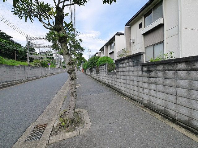 富雄アーバンハイツの周辺|家の前はこのようになっています