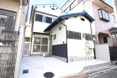 【外観】 | 城陽市平川浜道裏　中古戸建 | 新名神『城陽ＩＣ』まで約2.2km《車で約4分》と便利な立地です。周辺には徒歩圏内に買物施設もあり特に、コンビニ・ホームセンターが徒歩5分内と便利です！