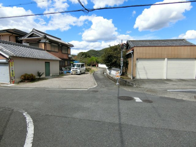 【前面道路含む現地写真】 | たつの市龍野町末政　建築条件無し売り土地 | この奥に進むと現地になります。