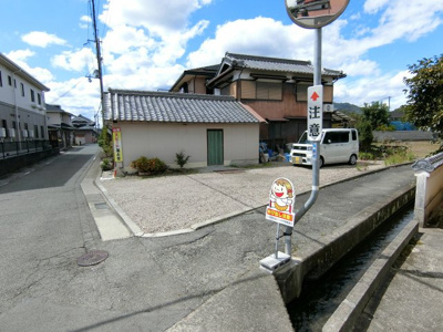 【前面道路含む現地写真】 | たつの市龍野町末政　建築条件無し売り土地 | 車通りは少ないです。