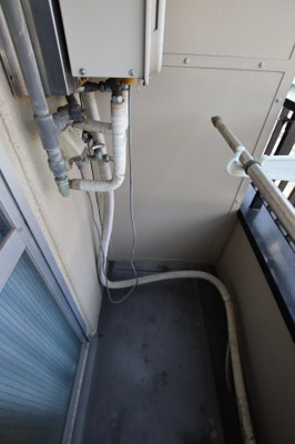 【設備】 | 栄町フラッツ | 室外洗濯機置場