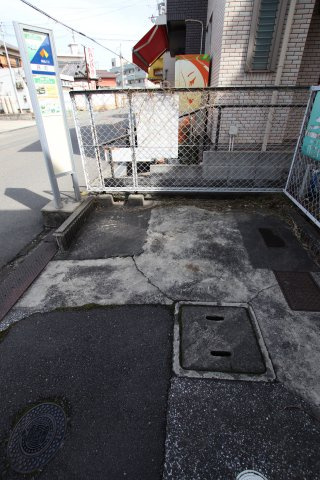 【その他共用部分】 | 栄町フラッツ | 敷地内ゴミ捨場