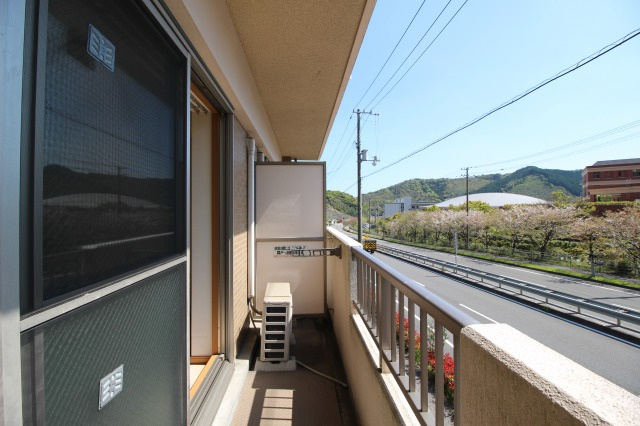 オレオール池のバルコニー|お洗濯にも便利なバルコニー付き