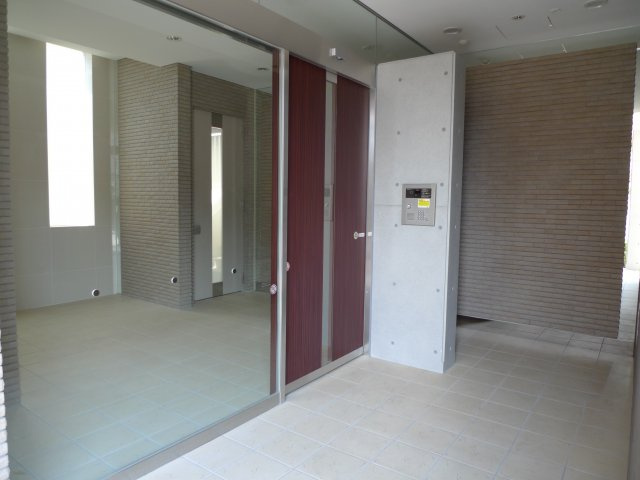 船橋市前原東２丁目の賃貸マンションのエントランス|オートロック完備で安心ですね